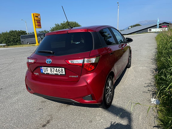 Toyota Yaris 4 of 5