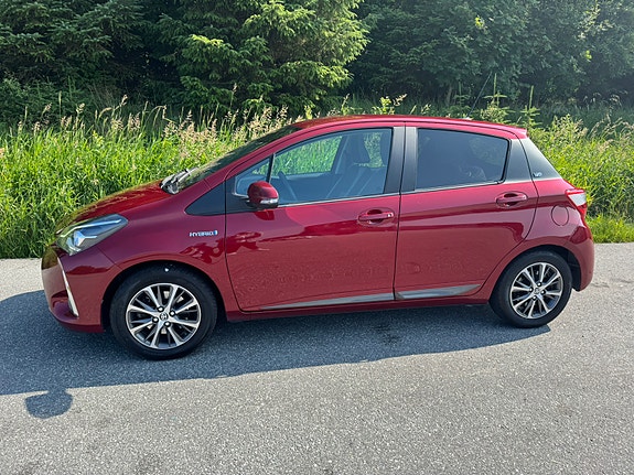 Toyota Yaris 2 of 5