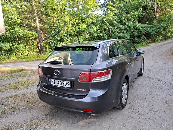 Toyota Avensis 5 of 5