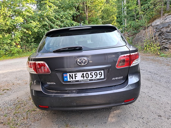 Toyota Avensis 4 of 5