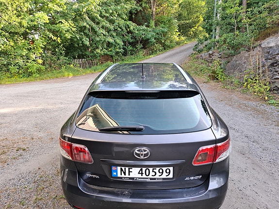 Toyota Avensis 3 of 5