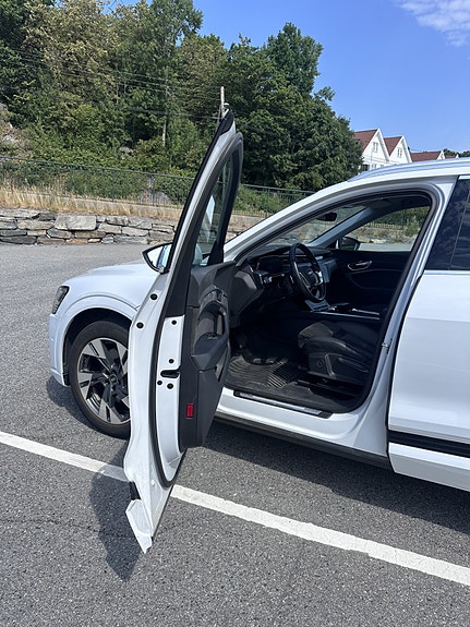Audi e-tron 5 of 5