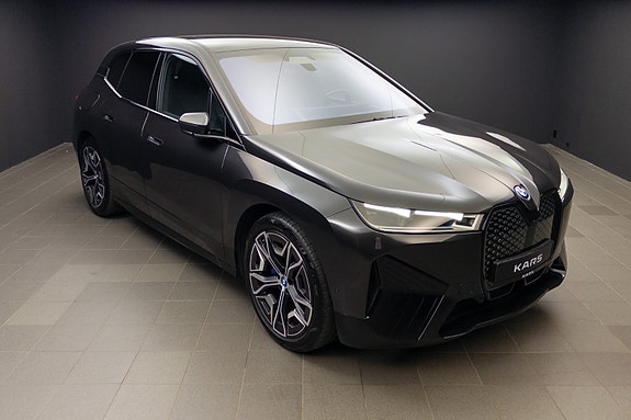 BMW iX 2 of 5