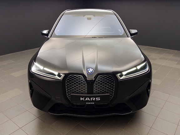 BMW iX 4 of 5