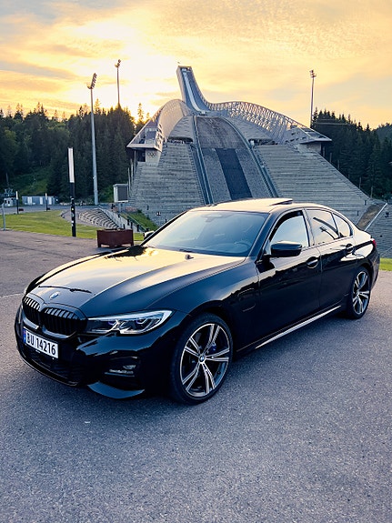BMW 330e 2 of 5