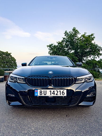BMW 330e 3 of 5