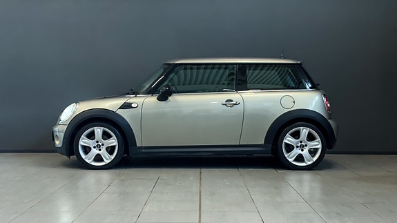 MINI One 2 of 5