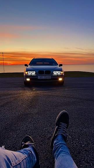 BMW 523i 4 of 5