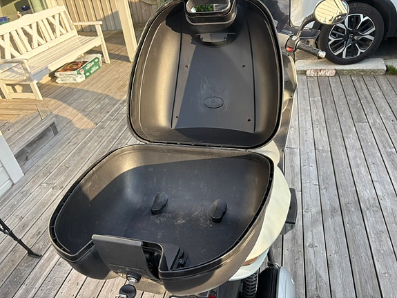 Yamaha YP 125 Majesty 9 of 13
