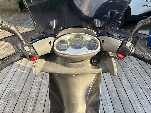 Yamaha YP 125 Majesty 13 of 13