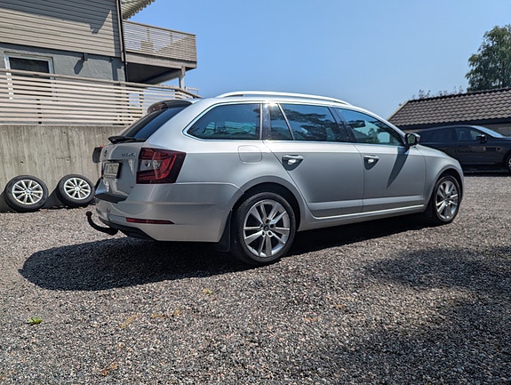 Skoda Octavia 3 of 5
