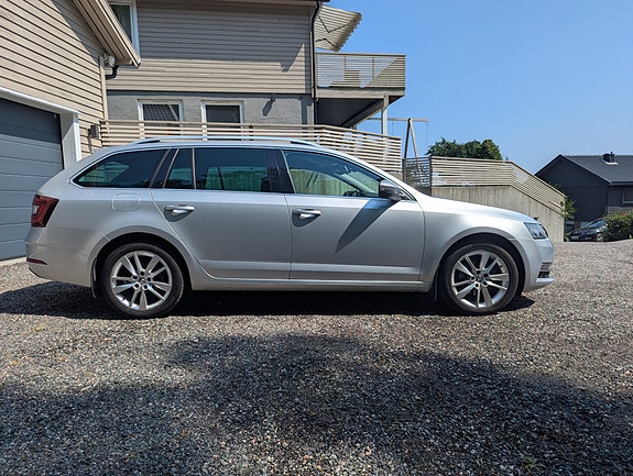 Skoda Octavia 2 of 5