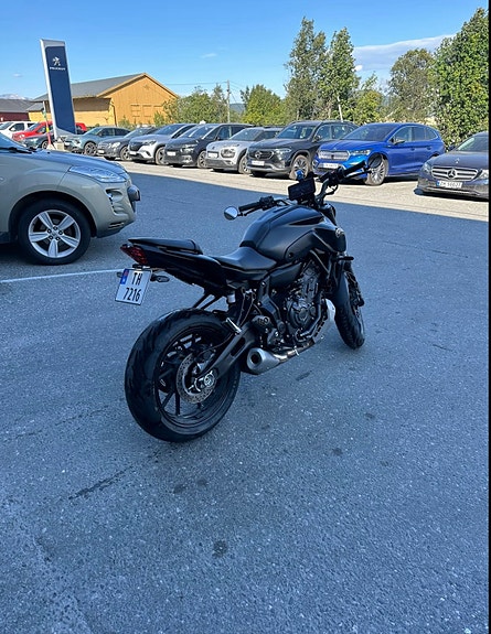 Yamaha MT-07 2 of 5