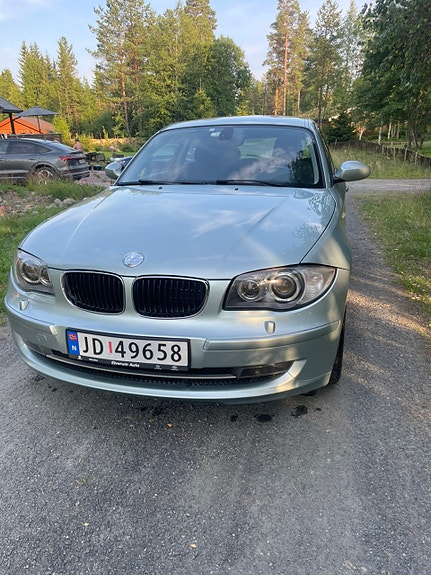 BMW 118d 3 of 5