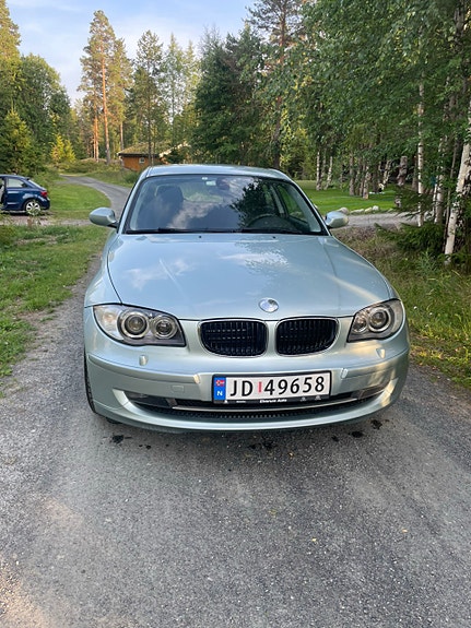 BMW 118d 2 of 5