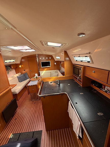 Bavaria 36 Cruiser - Skipsreg, lithium, solcelle. Wifi, Radar, Autopilot 12 of 30