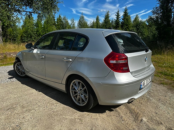BMW 116i 4 of 5