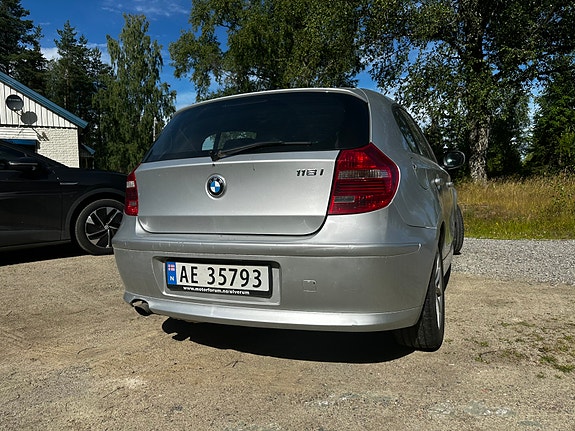 BMW 116i 3 of 5