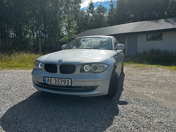 BMW 116i 2 of 5