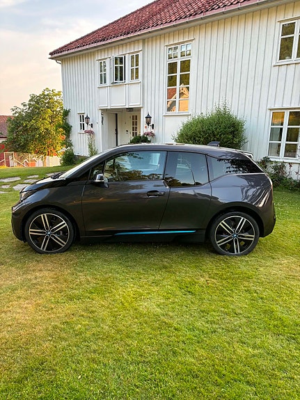 BMW i3 4 of 5