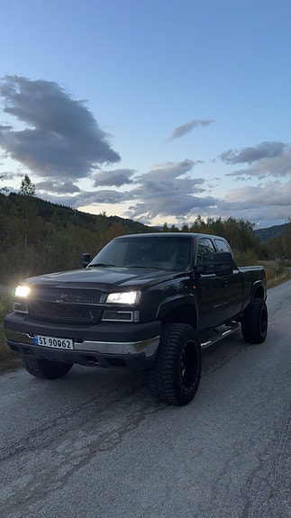 Chevrolet Silverado 4 of 5