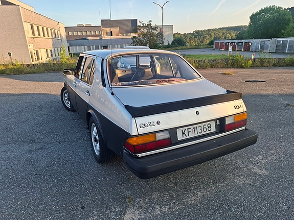 Saab 900 2 of 5