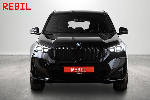 BMW iX1 3 of 5