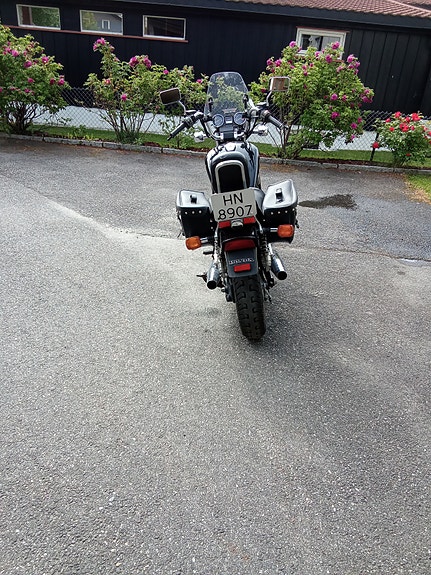 Honda VF 700C 3 of 5