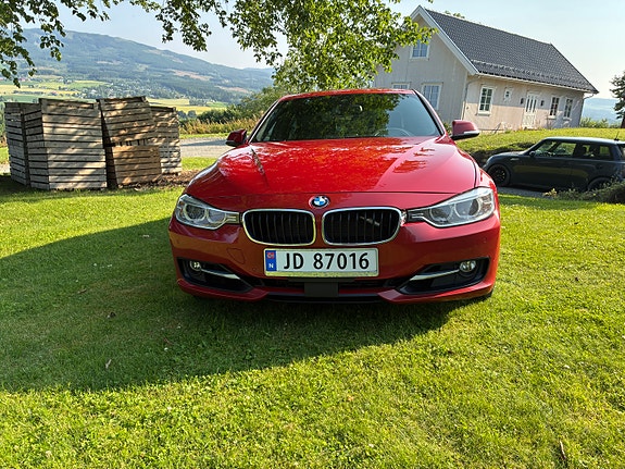 BMW 335i 2 of 5