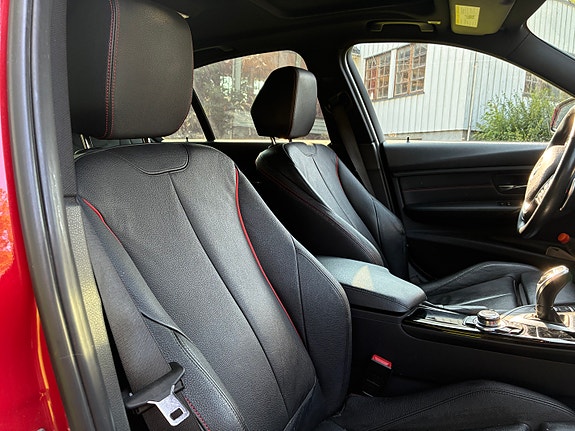 BMW 335i 13 of 30