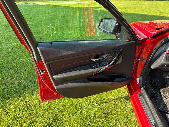 BMW 335i 16 of 30