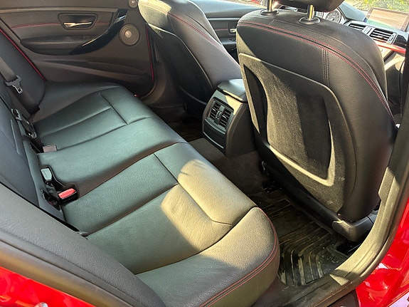 BMW 335i 29 of 30