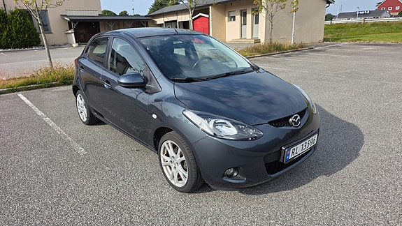 Mazda 2 3 of 5