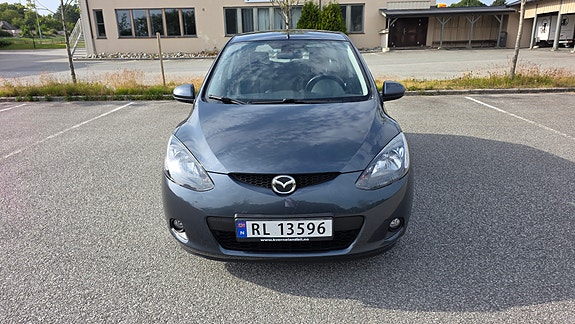 Mazda 2 4 of 5