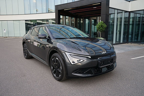 Kia EV6 3 of 5