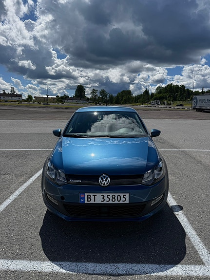 Volkswagen Polo 2 of 5