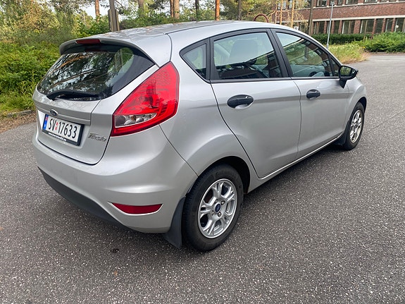 Ford Fiesta 4 of 5
