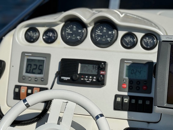 Azimut 50 Fly CAT C12. 3stk dieselvarmere. Gedigen fly. Nydelige linjer. Skipsre 30 of 30