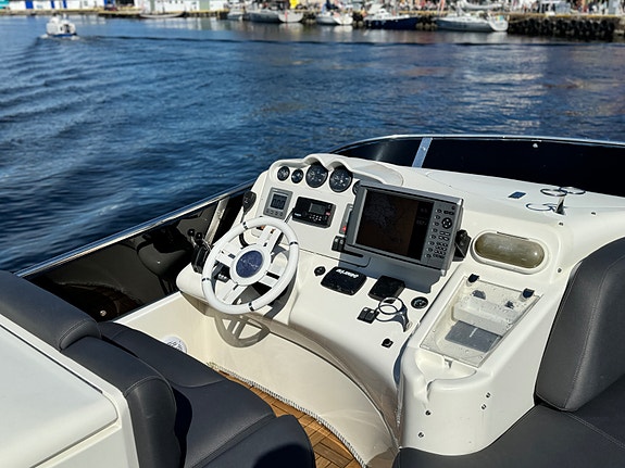 Azimut 50 Fly CAT C12. 3stk dieselvarmere. Gedigen fly. Nydelige linjer. Skipsre 28 of 30