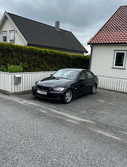 BMW 318i 3 of 5