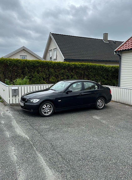 BMW 318i 2 of 5