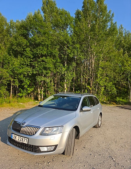 Skoda Octavia 2 of 5