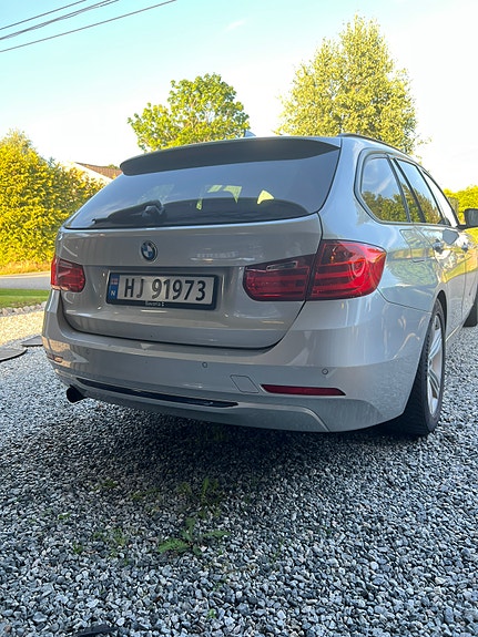 BMW 320d 2 of 5
