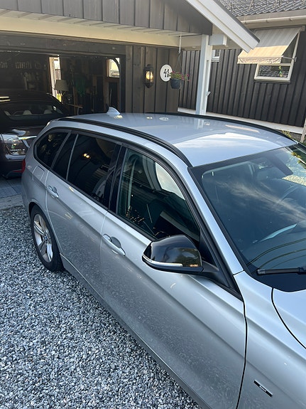 BMW 320d 4 of 5