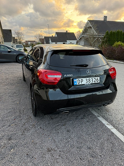 Mercedes-Benz A180 3 of 5
