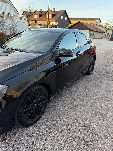 Mercedes-Benz A180 2 of 5
