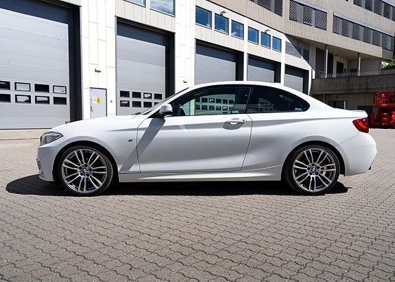 BMW 218d 4 of 30