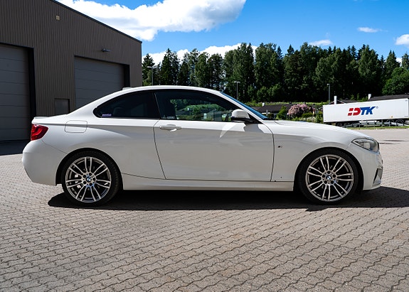 BMW 218d 8 of 30