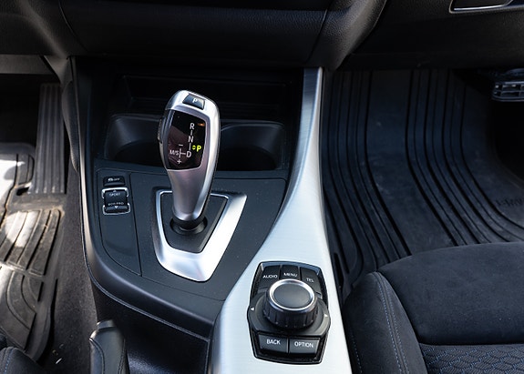 BMW 218d 25 of 30