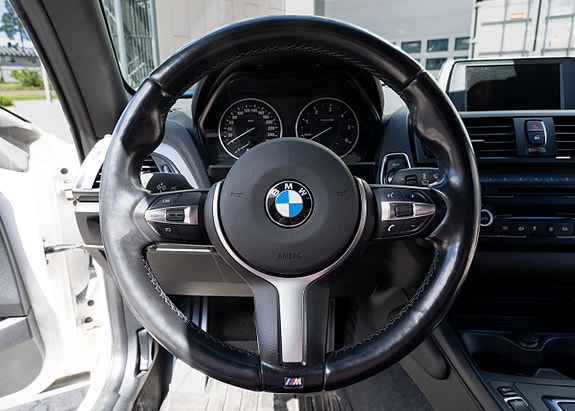 BMW 218d 24 of 30